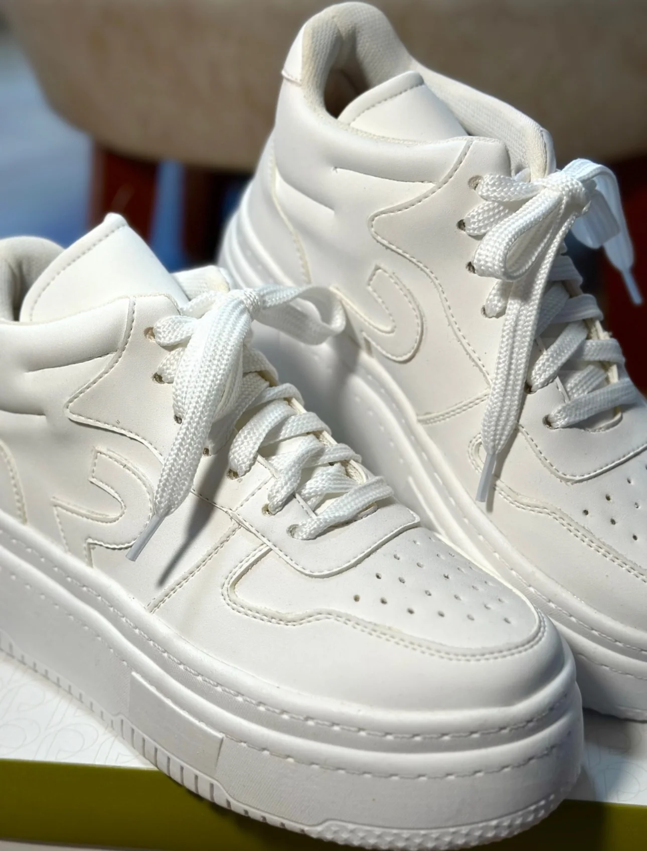 Tenis Shakira altos de plataforma en blanco